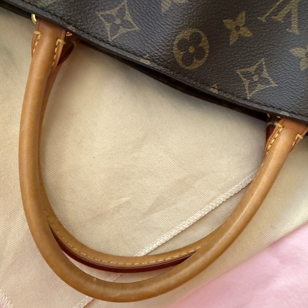 Louis Vuitton Montaigne GM Brown and Tan Monogram Tote with COA. - Picture 6 of 12